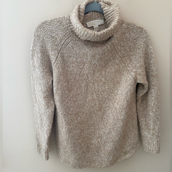 Michael Kors Turtleneck Sweater Oatmeal Cream Round Hem Plush Soft Medium - Picture 1 of 7